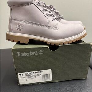 Timberland Women's Pale Pink Lace-Up Nubuck Boots with Tan Lug Sole